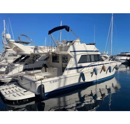 Bateau à moteurs d'occasion xboat media