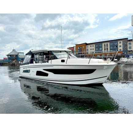 Motorboat used Jeanneau Merry Fisher 1095