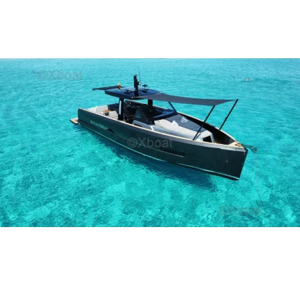 Bateau à moteurs d'occasion xboat media