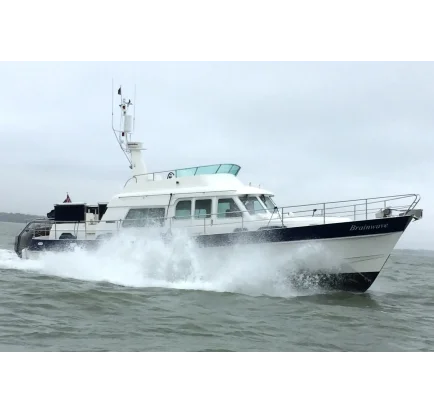 Bateau à moteurs d'occasion Hardy Commodore 42