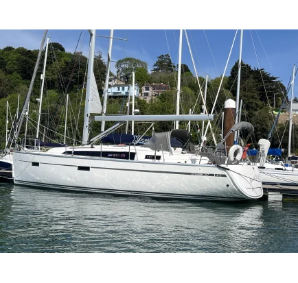 Used Sailboat Bavaria 37 Cruiser