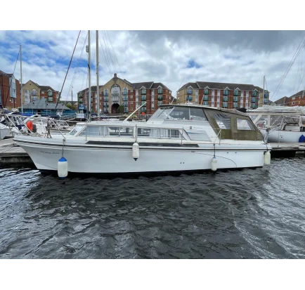 Used Motorboat Princess 32