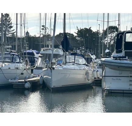 Used Sailboat Beneteau Oceanis 37