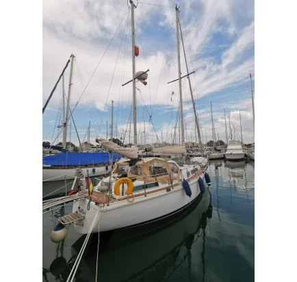 Used Sailboat Amel Sharki