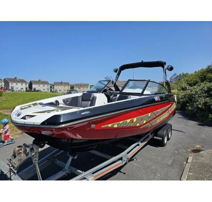 Used Motorboat Scarab 255 ID Wake Edition