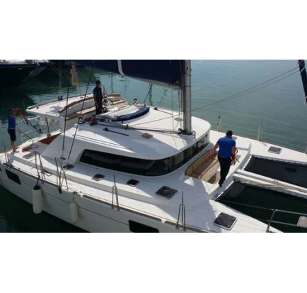 Used Sailboat LAGOON 440