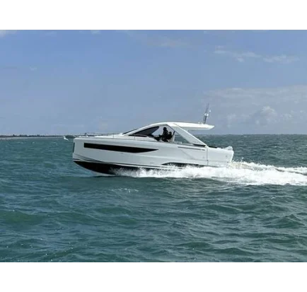 Used Motorboat Jeanneau DB37